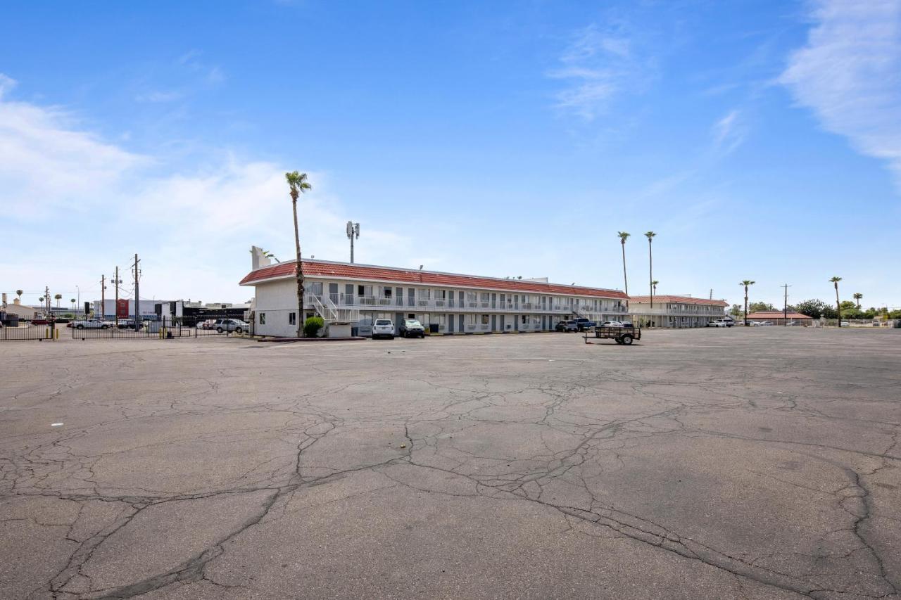 Super 8 By Wyndham Phoenix West エクステリア 写真